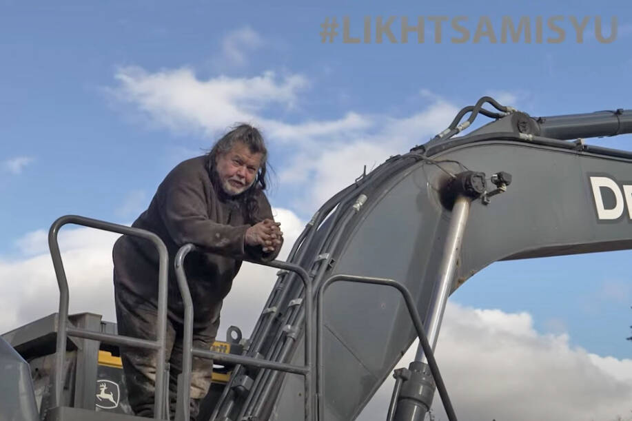 Chief Dsta’hyl (Adam Gagnon) stands atop a Coastal GasLink excavator at the company’s worksite near Houston on Oct 27. (Facebook video screenshot)