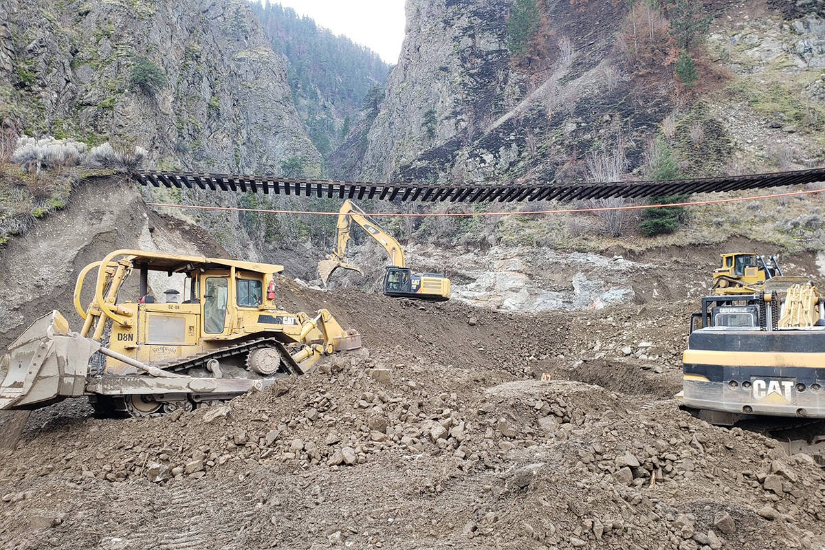 Crews work to repair roads and railways near Tank Hill along Highway 1 near Lytton, B.C. (BC Transportation)