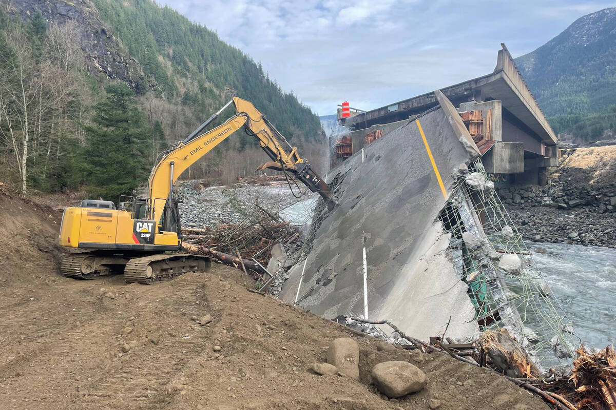Emil Anderson Maintenance and Kiewit crews working to remove the damaged jump span on the Coquihalla’s Jessica Bridge. (BC Transportation photo)