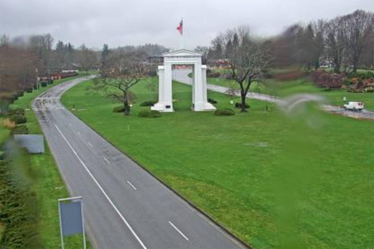 Very few people, if any, lined up at the Peace Arch border to enter the U.S. Tuesday. (B.C. Highway camera)