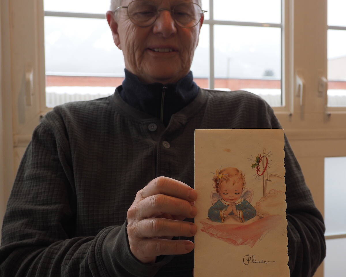 Catherine Crewe of Fernie with the card that she and Nancy Nester of Invermere have been sending back and forth to each other since 1964. Pictured here in 2021. (Scott Tibballs / The Free Press)