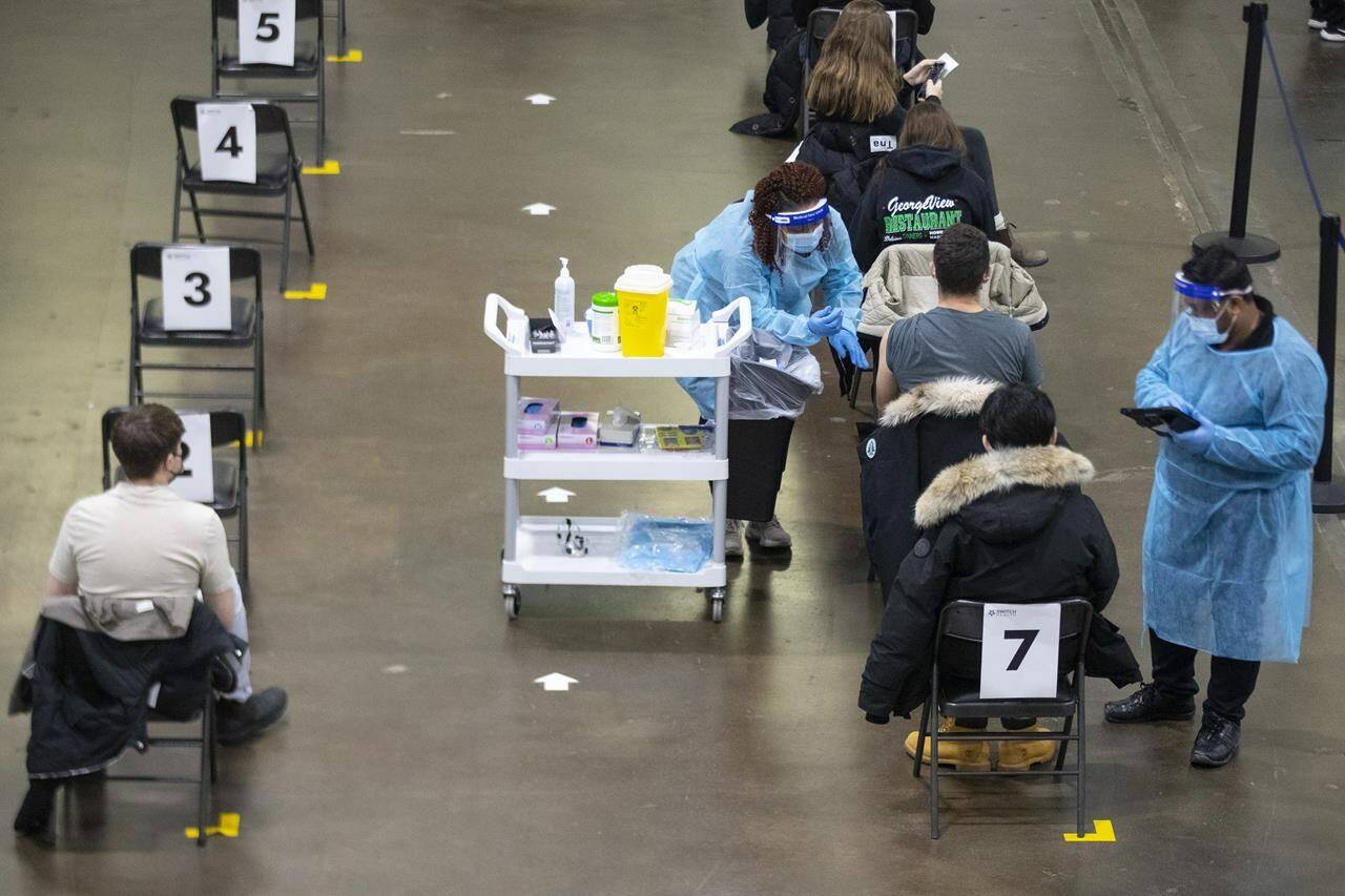 A nurse administers a COVID-19 vaccine at a mass vaccination clinic in Mississauga, Ont., Friday, Dec. 24, 2021. Some provinces released updates regarding COVID-19 hospitalizations on Monday, which highlighted an increase in case numbers driven by the fast-spreading Omicron variant of the novel coronavirus. THE CANADIAN PRESS/Chris Young