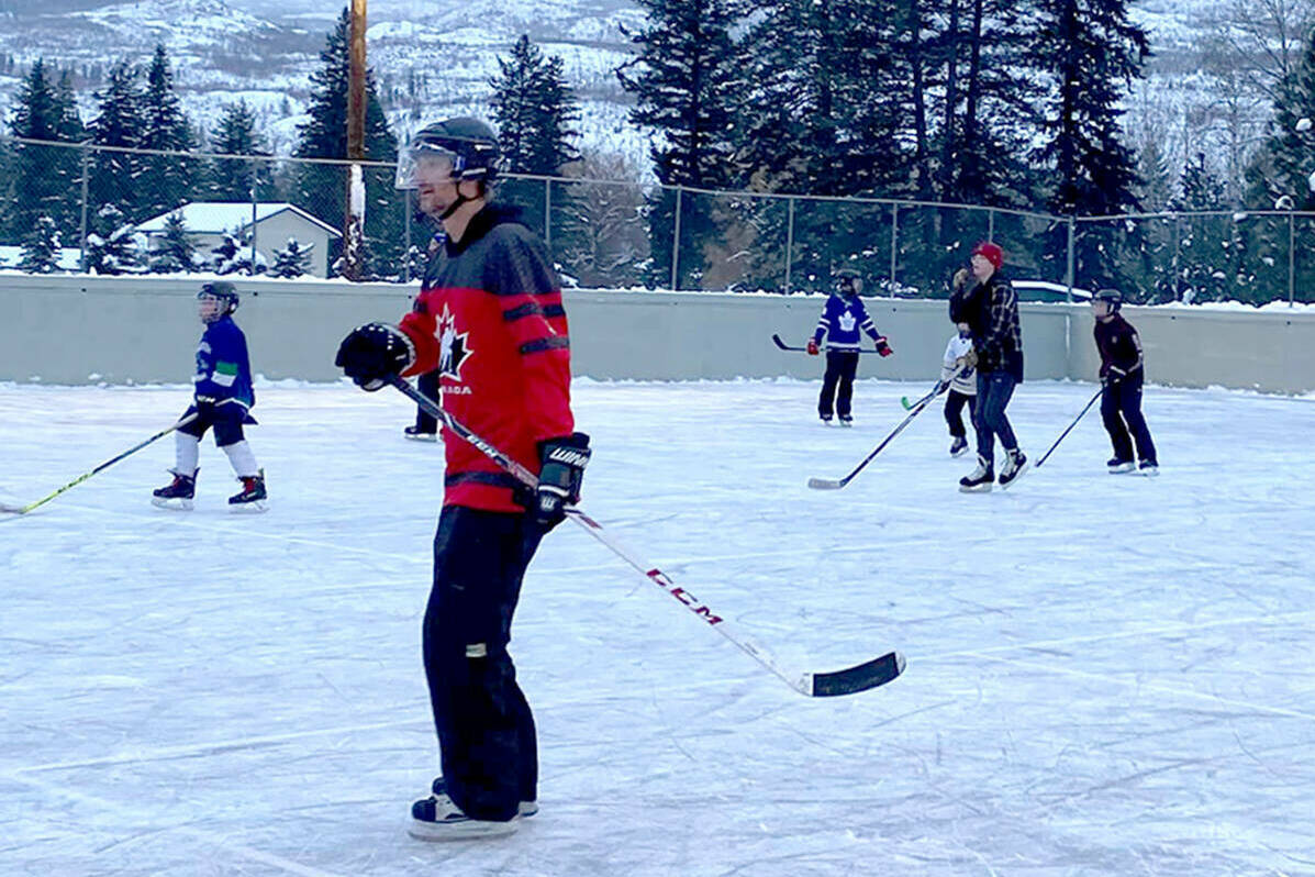 The first hockey game in many years took place on the outdoor rink in Barriere, Dec.24, 2021. (Lisa Dredge photo)