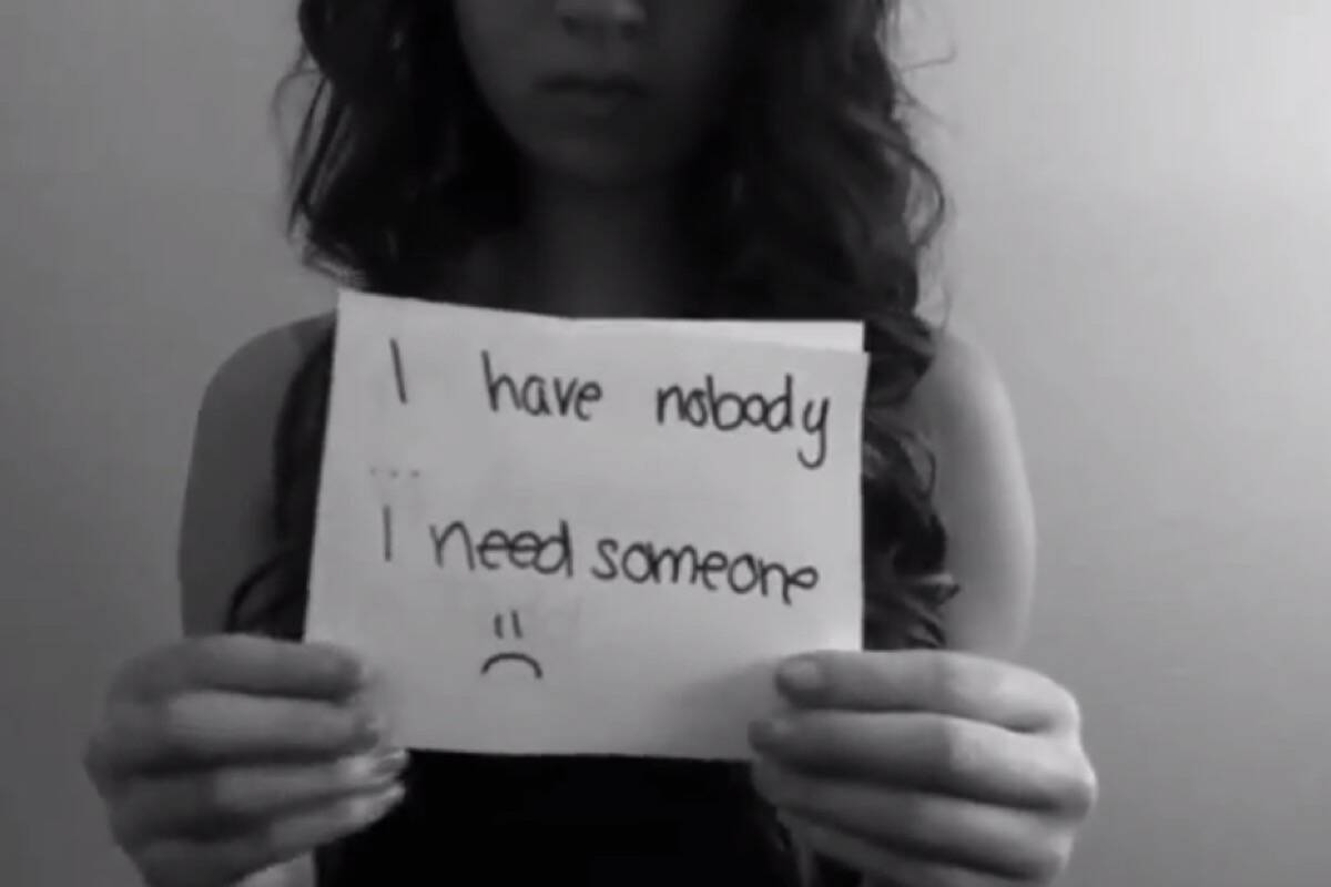 Amanda Todd in the video where she detailed her abuse. (YouTube)