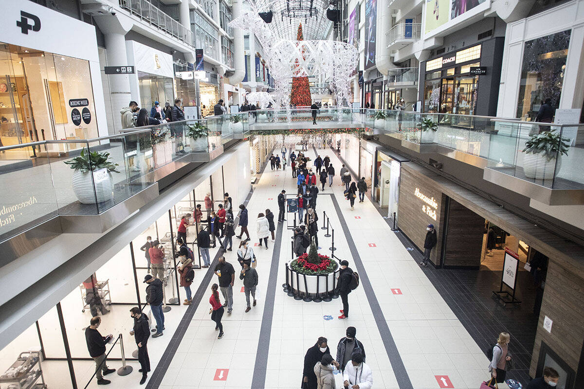 Shoppers line up at stores at a Toronto mall on Friday, December 31, 2021. THE CANADIAN PRESS/Chris Young