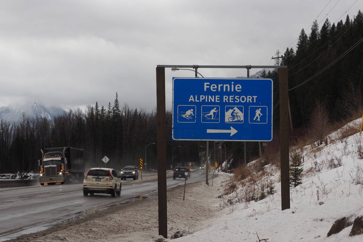 Fernie Alpine Resort turnoff on Hwy. 3. (Scott Tibballs / The Free Press)