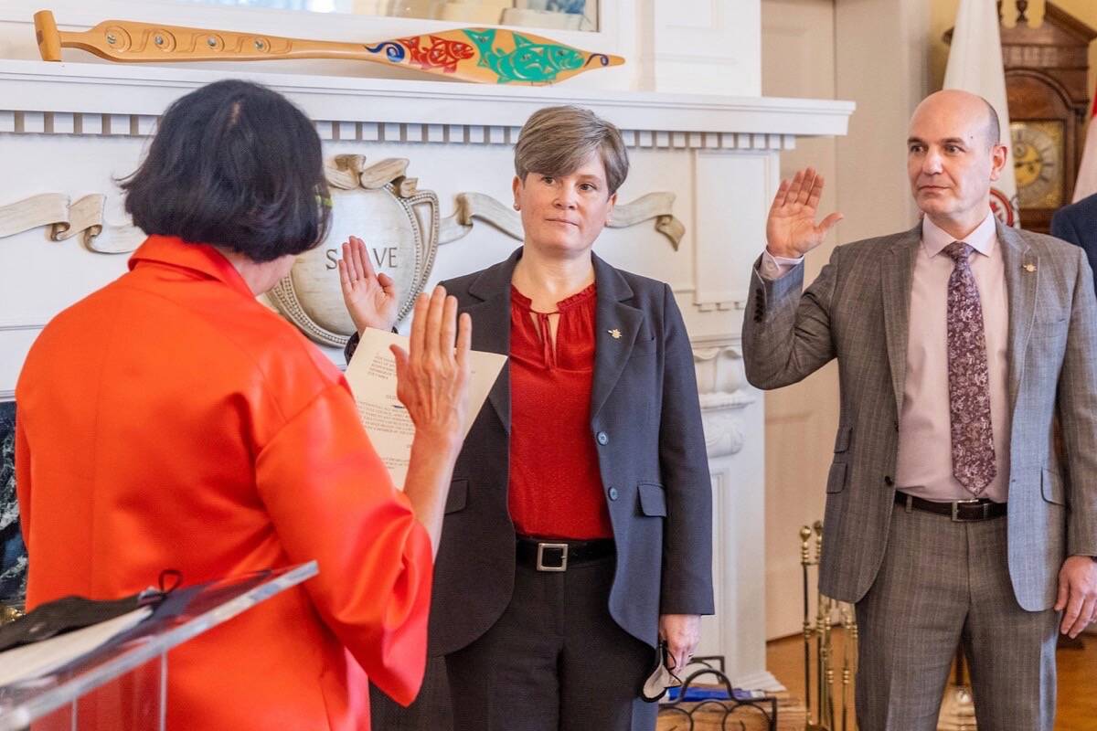 B.C. Lands and Water Minister Josie Osborne and Municipal Affairs Minister Nathan Cullen are sworn in to their new cabinet roles by Lt. Gov. Janet Austin, Government House, Feb. 25, 2022. (B.C. government photo)