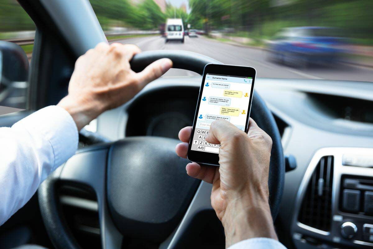 Survey finds that many motorists are still using their phones while operating their vehicles in B.C. (Shutterstock)