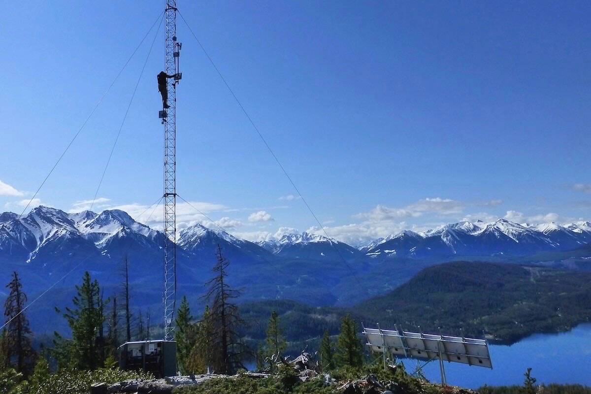 Communication tower goes up to provide high-speed internet service to the Bridge River Valley in B.C.’s southern Interior, June 2021. (B.C. government photo)