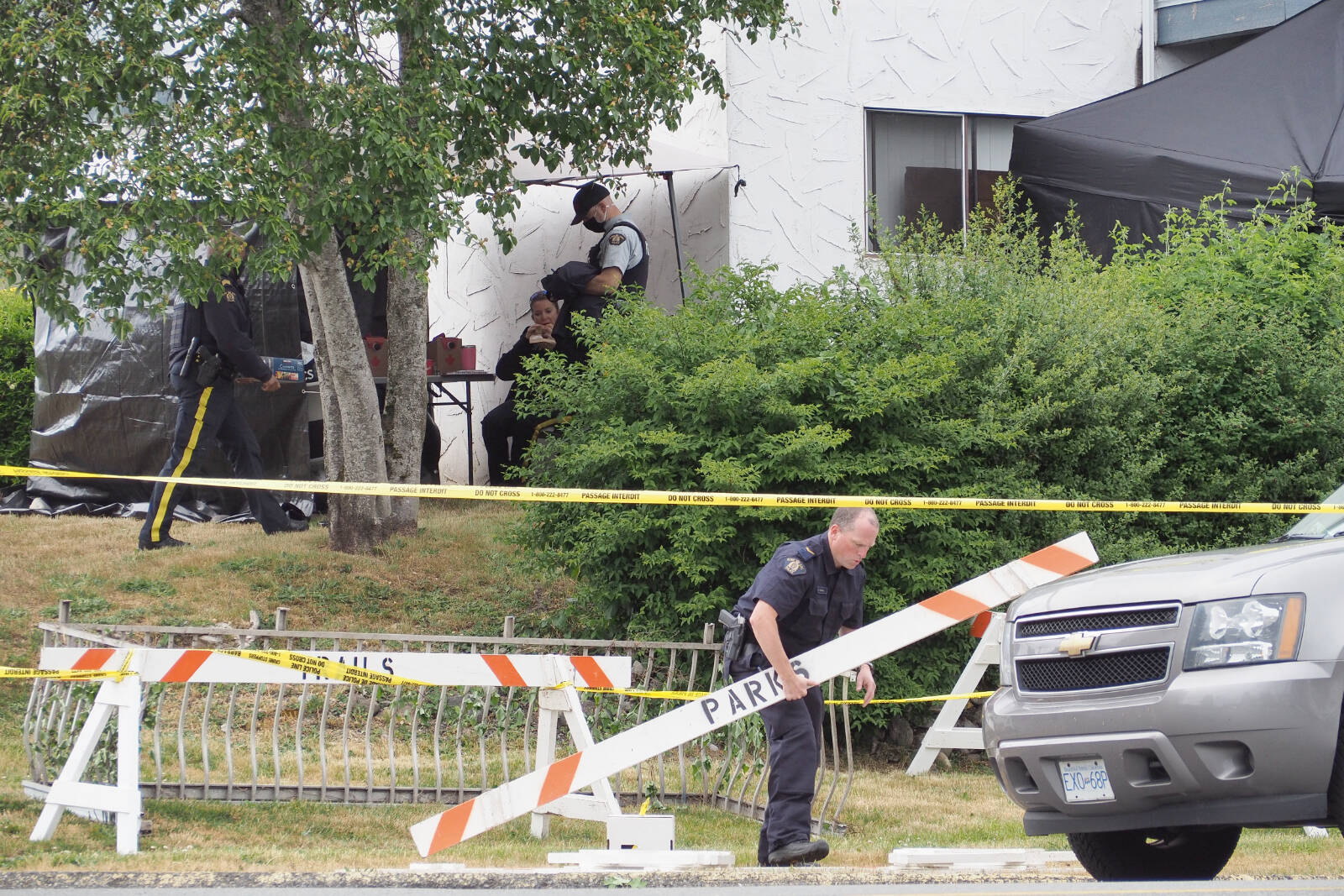 Nanaimo RCMP conduct a forensic search of an apartment on Rosehill Street last spring as part of the investigation into the disappearance of Sidney Mantee. (News Bulletin file photo)