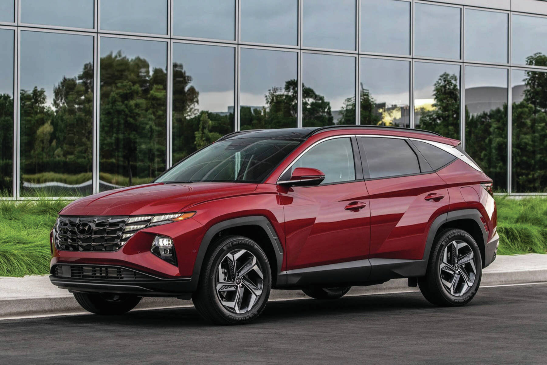 With a bit of dust on the 2022 Tucson, you can easily see the two diagonal cut lines in the doors. The dust also shows that you can take the Tucson off the asphalt, although this would likely be a better experience with the optional all-wheel-drive. PHOTO: HYUNDAI
