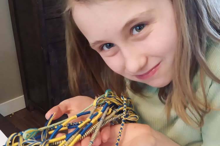 Hailey Townsend is making and selling yellow-and-blue bracelets to help raise money for Ukraine. (Submitted photo)