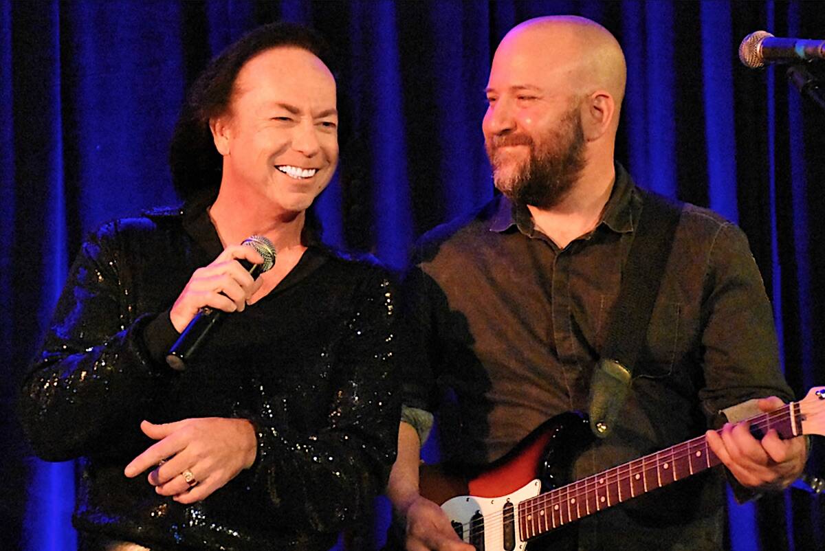 Singer “Nearly Neil” (Bobby Bruce), left, with guitarist/bandleader Dave Corman on stage. (Photo: nearlyneil.com)