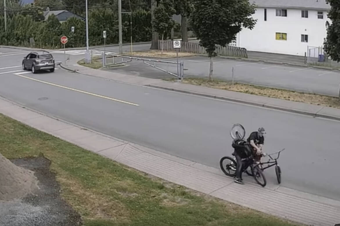 A still from a security camera video that has received more than three million views on YouTube, shot in 2020 at former Chilliwack resident Rob Iezzi’s house at the corner of Williams Street and Reece Avenue. (Rob Iezzi YouTube)