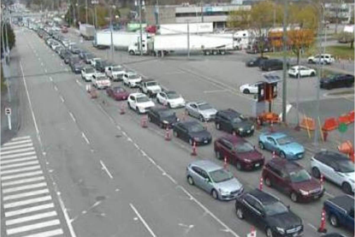 Vehicles lined up at the Pacific Highway border crossing in south Surrey. (DriveBC photo)