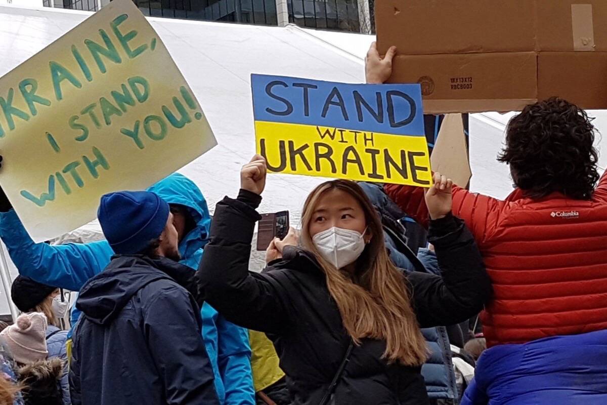 Michelle Joo joins a rally for Ukraine at the Vancouver Art Gallery on Saturday, Feb. 26, 2021. (Phil Melnychuk/Twitter)