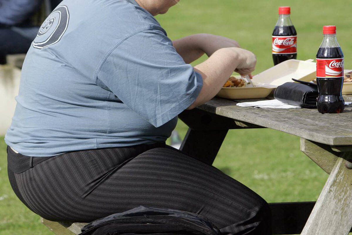 A person eats in London on Oct. 17, 2007. The World Health Organization says the number of heavy people in Europe has hit “epidemic proportions,” with nearly 60% of adults and one third of children weighing in as either overweight or obese. In a report issued on Tuesday, the U.N. health agency’s European office said the prevalence of obesity among adults is higher across the continent than any other world region, except for the Americas. (AP Photo/Kirsty Wigglesworth, File)