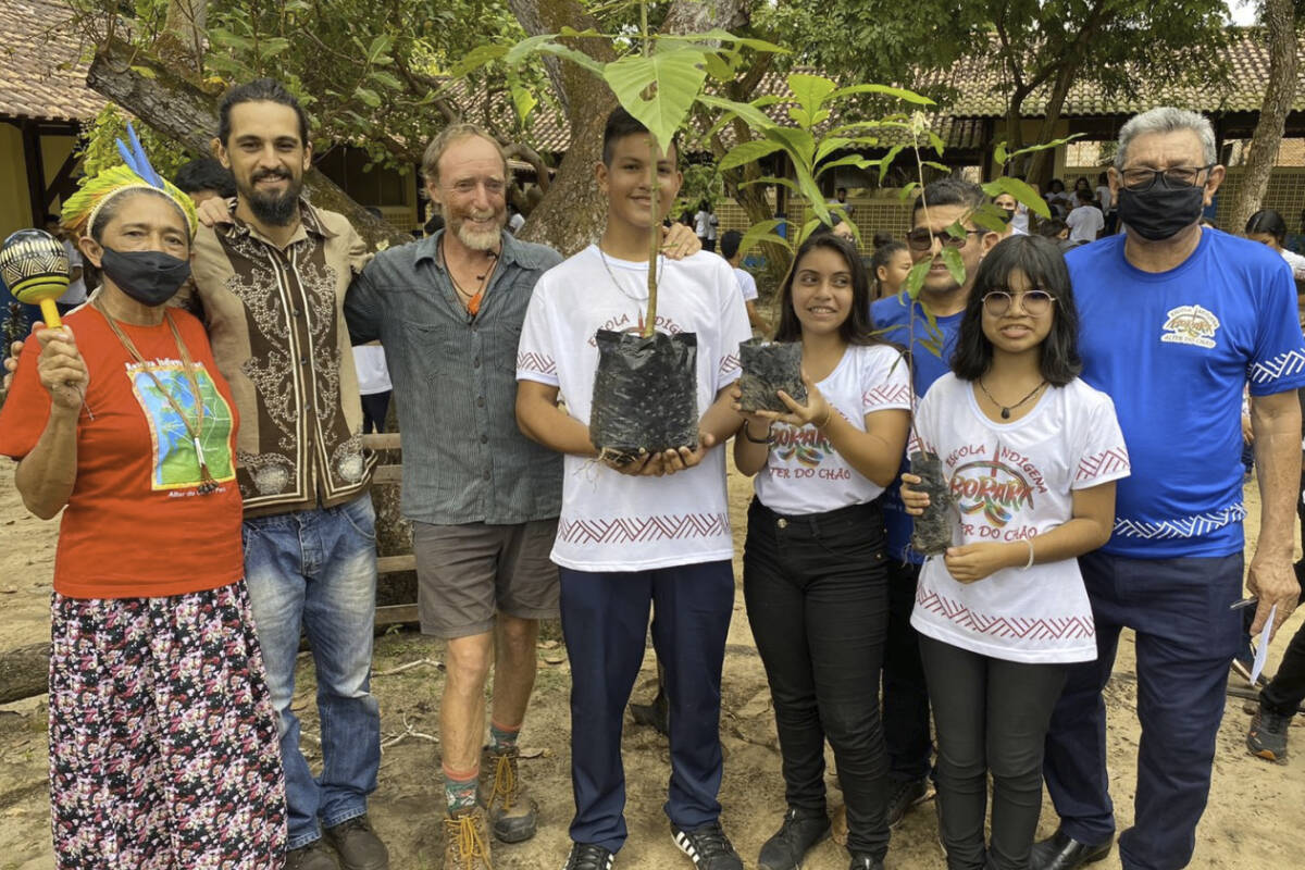Nelson’s Thor Smestad (third from the left) is seen here at a tree planting ceremony April 18 at a school in the Brazilian community of Alter do Chão. Smestad and his partners have been working with the Indigenous Borari to replant trees at a local tourism destination.
Smestad is joined here by (L-R) the local Chief Neca Borari, his tree-planting partner Diêgo Figueiredo de Siqueira Simplício, three students and two professors. Photo: Submitted