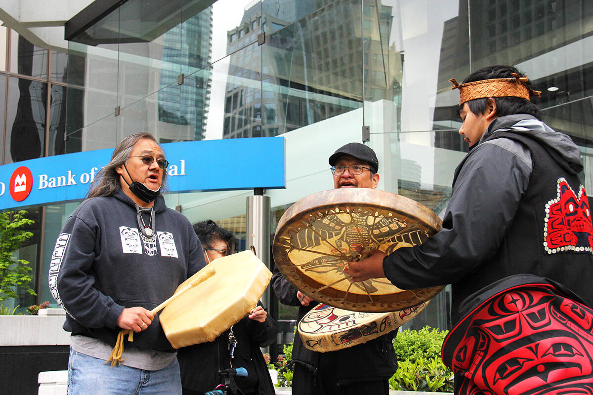 Maxwell Johnson and members of the Heiltsuk Nation gathered outside the BMO on Burrard Street in Vancouver May 5 to announce a settlement has been reached after Johnson and his granddaughter were handcuffed outside the branch two years ago. (Jane Skrypnek/Black Press Media)
Maxwell Johnson and members of the Heiltsuk Nation gathered outside the BMO on Burrard Street in Vancouver May 5 to announce a settlement has been reached after Johnson and his granddaughter were handcuffed outside the branch two years ago. (Jane Skrypnek/Black Press Media)