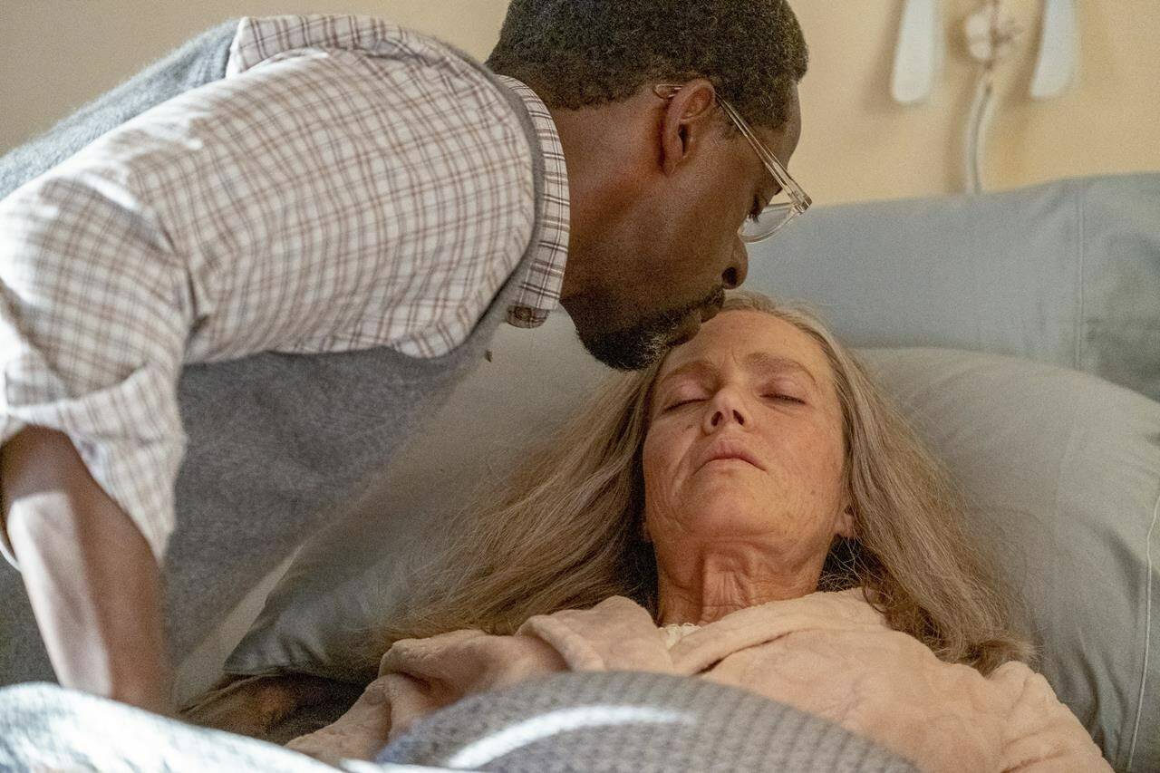 This image released by NBC shows Sterling K. Brown as Randall, left, and Mandy Moore as Rebecca in a scene from “This Is Us.” NBC’s time-skipping family drama airs its final episode at 9 p.m. EDT Tuesday. (Ron Batzdorff/NBC via AP)