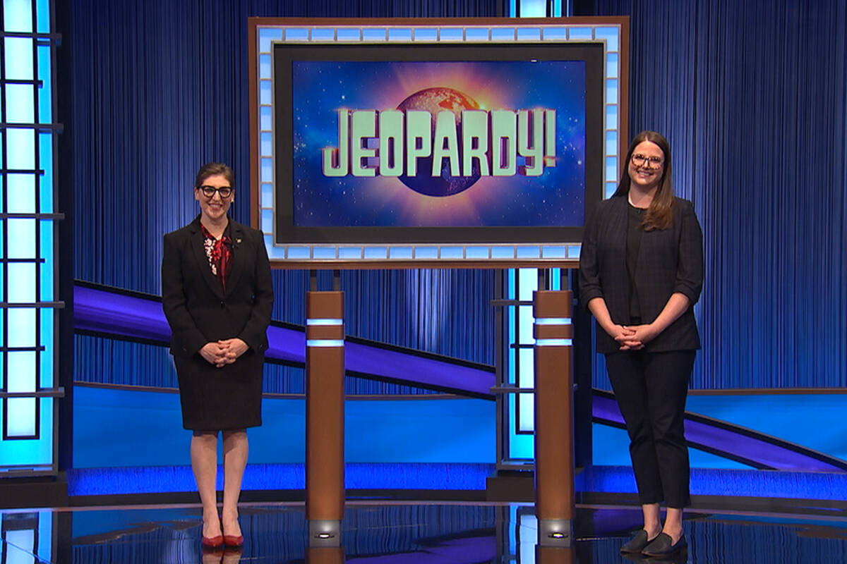 Jeopardy host Mayim Bialik, left, and contestant Whitney Wood, a VIU professor, on the Alex Trebek Stage at Sony Pictures Studios at Culver City, Calif. (Photo courtesy Jeopardy Productions, Inc.)