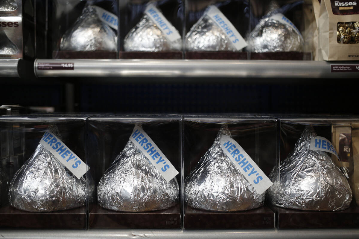 Packages of large Hershey Co. Kisses candies are displayed for sale inside of the company’s Chocolate World visitor center in Hershey, Pennsylvania, on Nov. 28, 2017. (Bloomberg photo by Luke Sharrett.)