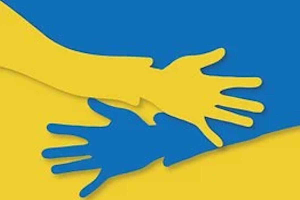 Ukrainian flag colours, hands entwined graphic (pixabay photo).