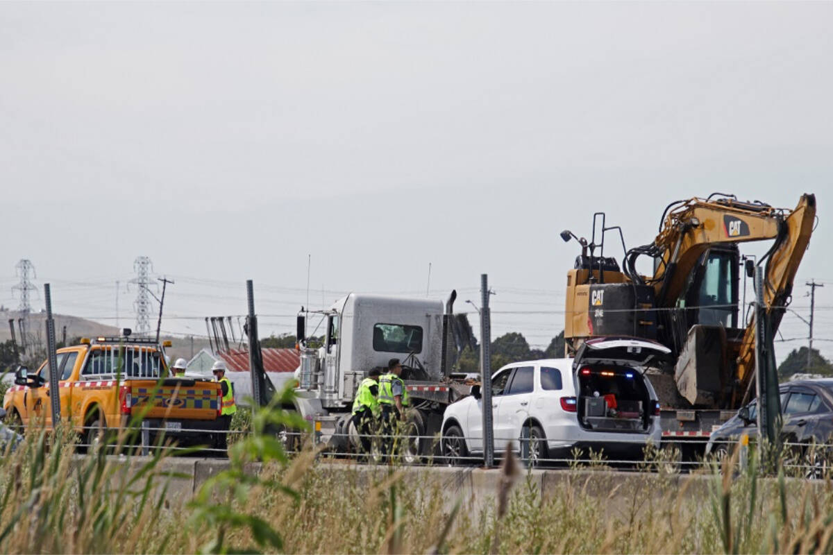 A truck carrying an excavator has struck an overpass on Highway 99 at 112 Street in Delta. (Shane MacKichan photo)