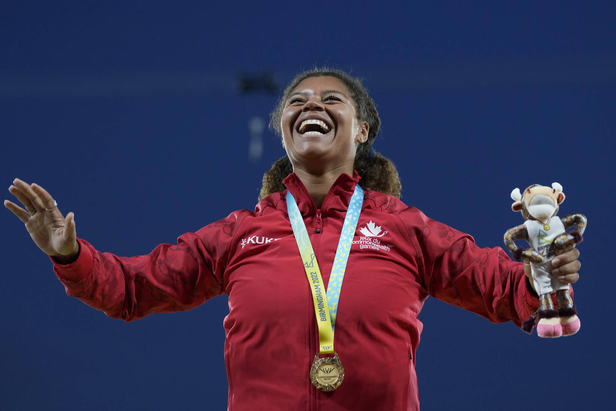 Camryn Rogers of Canada smiles on the podium after winning the gold medal in the Women’s hammer throw final during the athletics competition in the Alexander Stadium at the Commonwealth Games in Birmingham, England, Saturday, Aug. 6, 2022. (AP Photo/Alastair Grant)