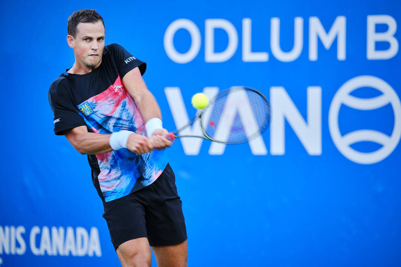 Vernon’s Vasek Pospisil advanced to the Odlum Brown VanOpen semifinal with a 6-1, 7-5 win over France’s Gilles Simon Friday night, Aug. 19, 2022. (Joe Ng photo)