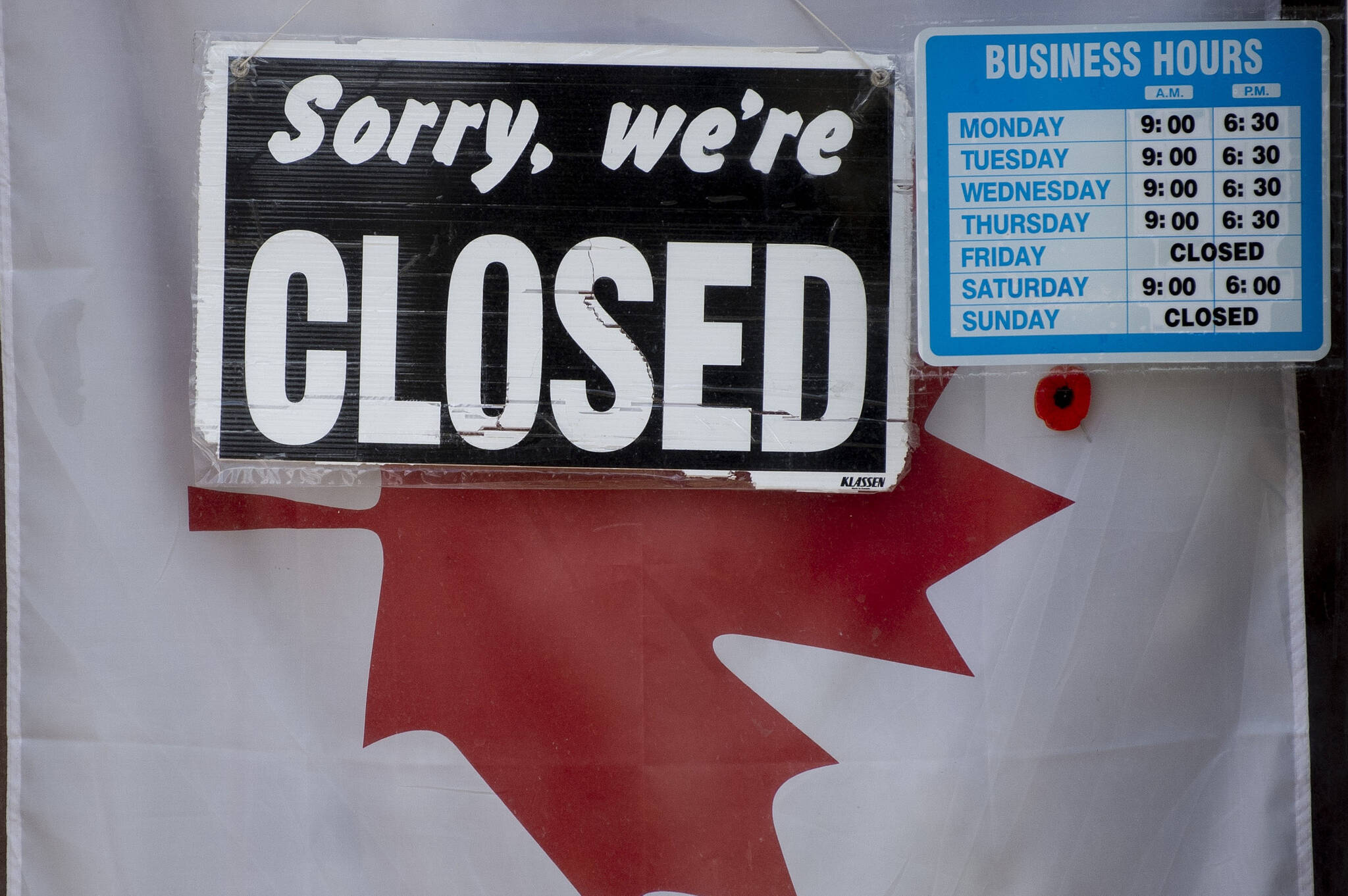 A “closed’ sign hangs in a store window. Rising operating costs, lack of demand and hikes in interest rates are significantly affecting small businesses. THE CANADIAN PRESS/Adrian Wyld