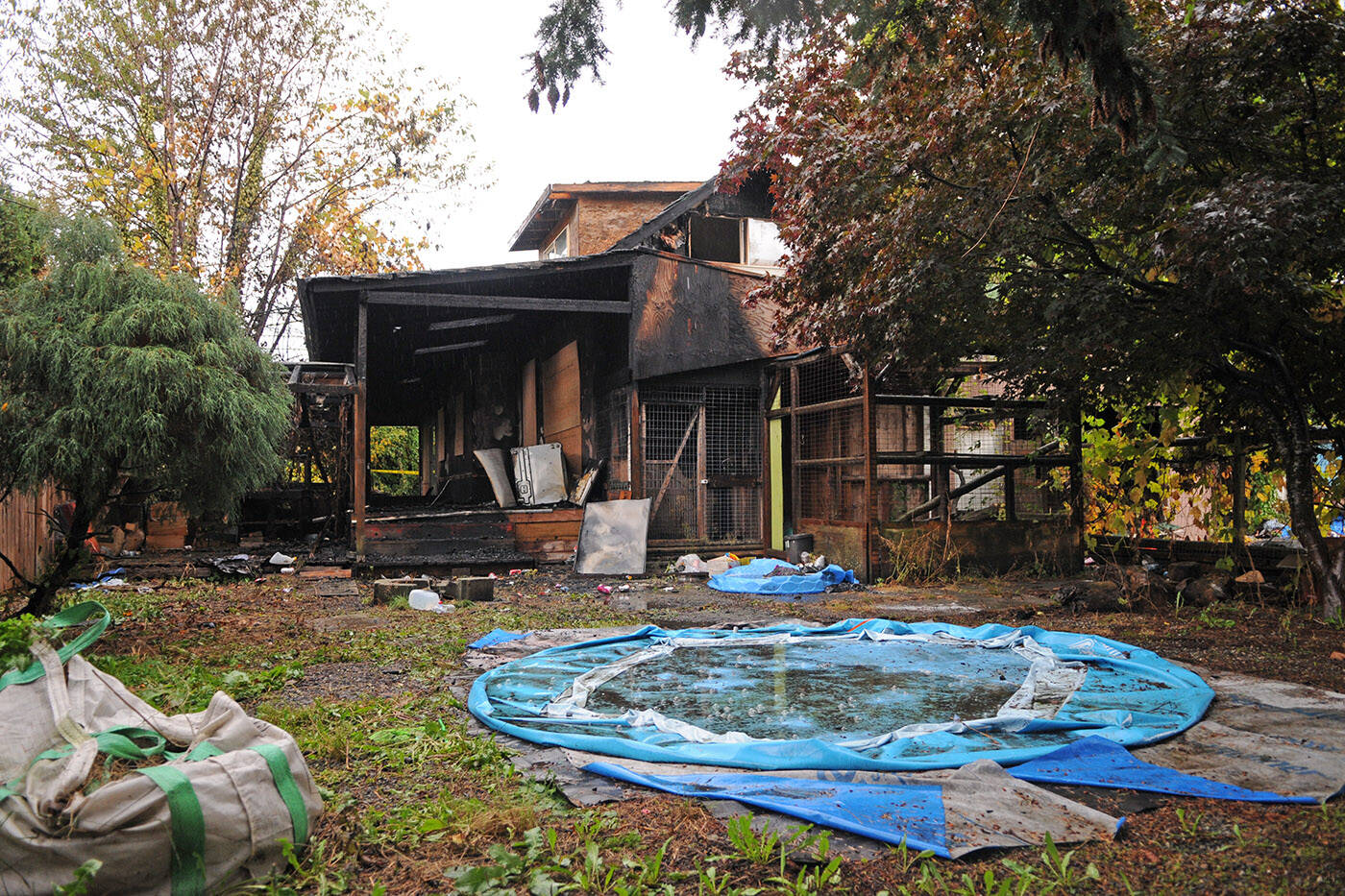 Crews from the Chilliwack Fire Department had difficulty accessing this house on Reece Avenue (pictured on Oct. 26) which went up in flames on Oct. 25, 2022. (Jenna Hauck/ Chilliwack Progress)