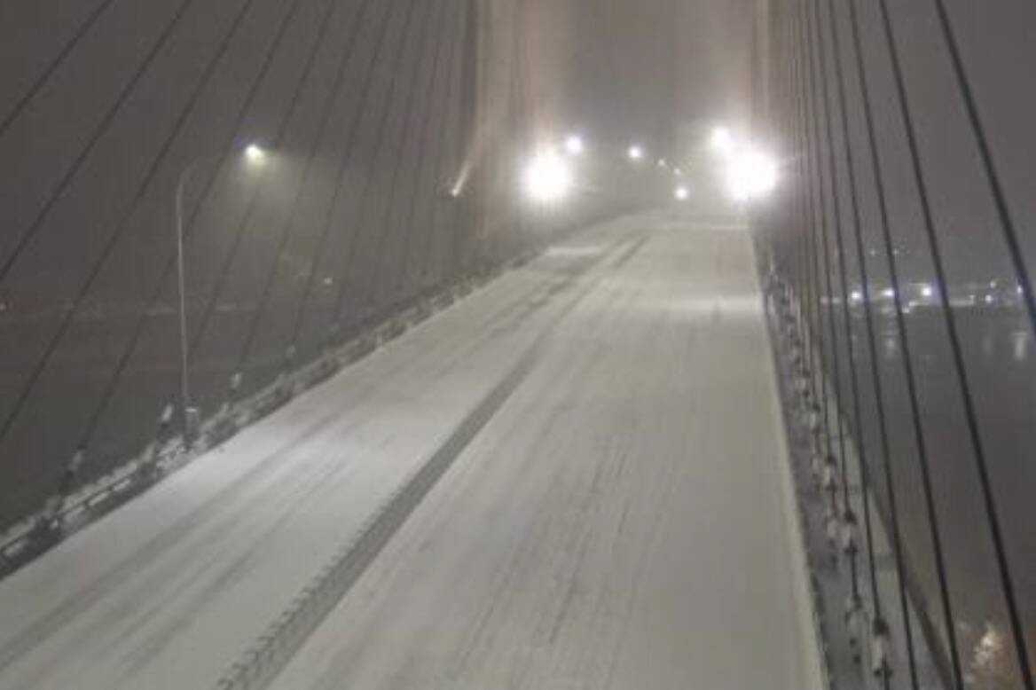 Alex Fraser Bridge closed to traffic in both directions on Tuesday, Nov. 29, 2022. (DriveBC photo)