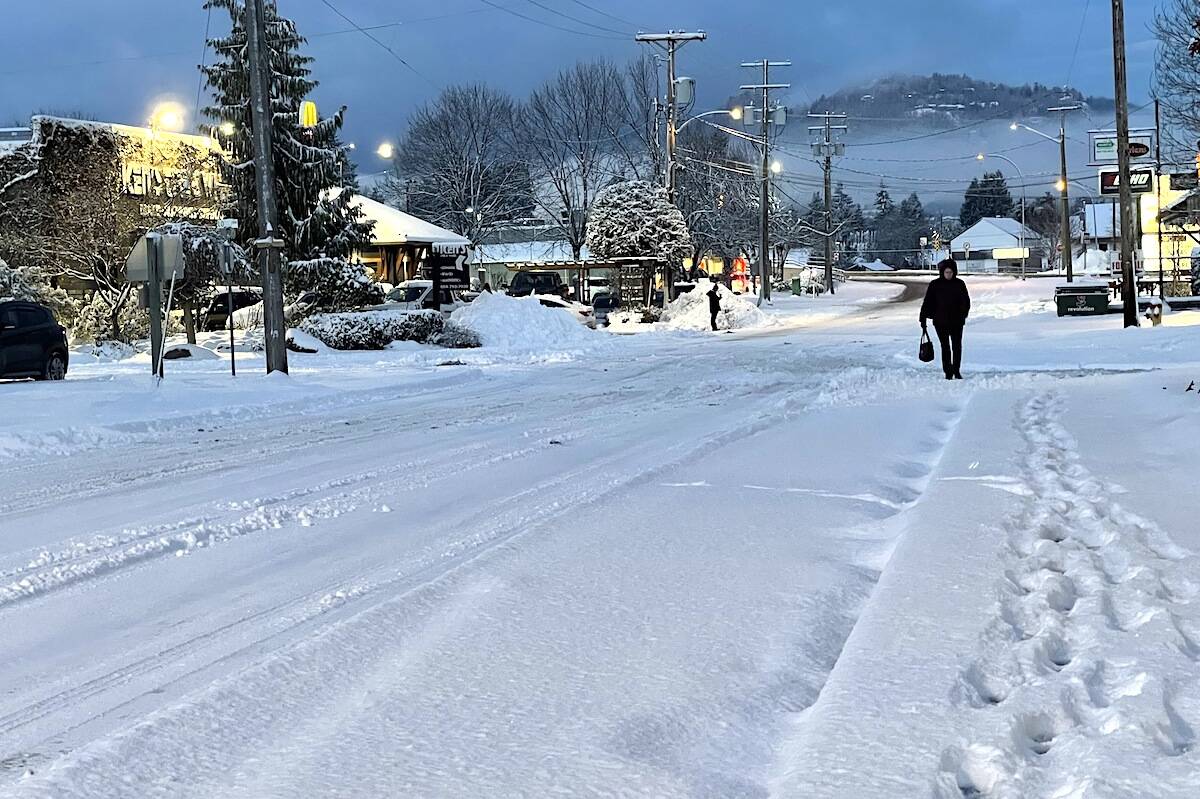 A pedestrian navigates a snowy road in Chilliwack on Nov. 30, 2022. (Jennifer Feinberg/ Chilliwack Progress file)