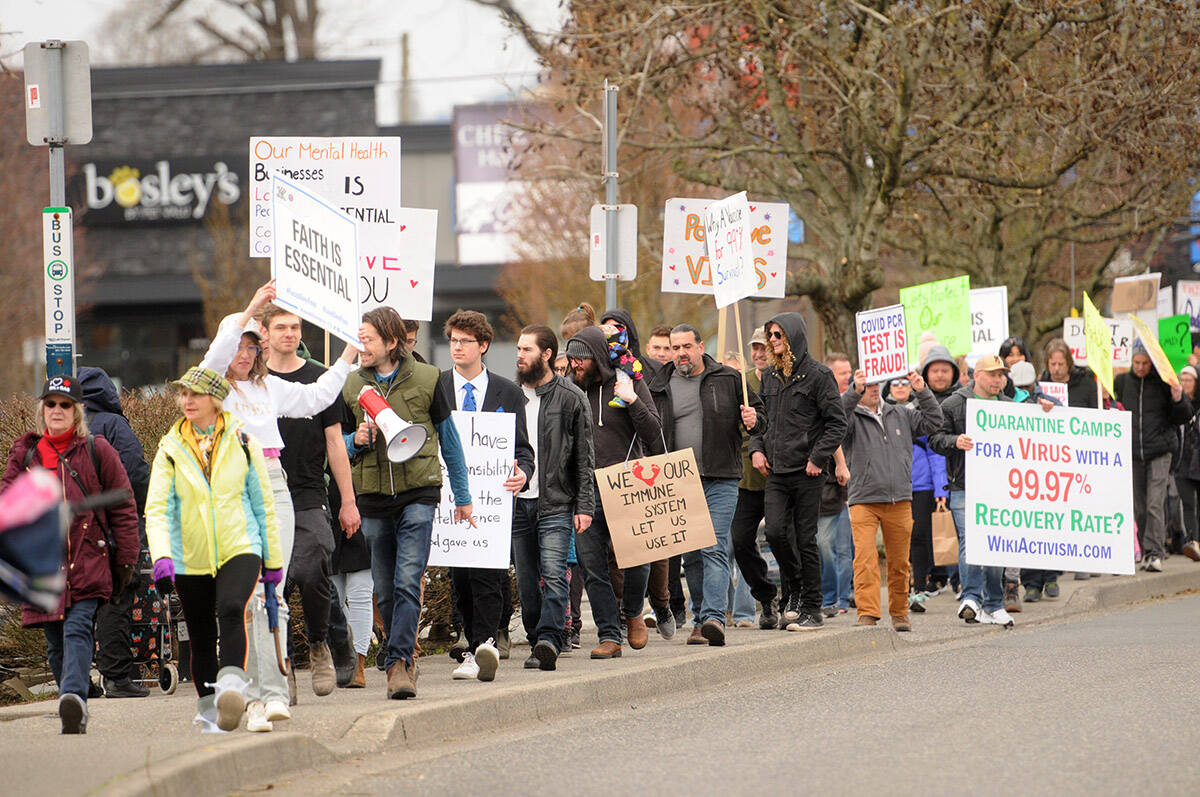 Hundreds of people march along Yale Road near Hodgins Avenue during a so-called Fraser Valley Freedom Rally on Saturday, April 3, 2021. (Jenna Hauck/ Chilliwack Progress file)