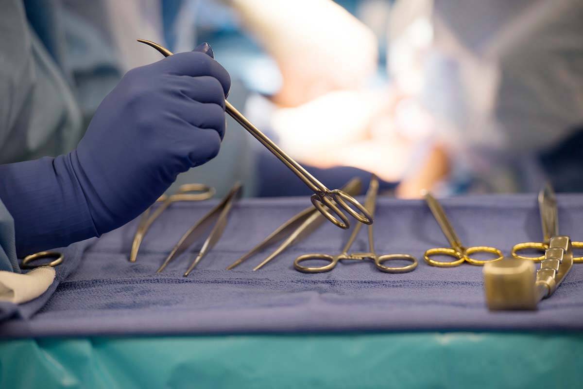 Surgical instruments are used during an organ transplant surgery at a hospital in Washington on Tuesday, June 28, 2016. THE CANADIAN PRESS/AP-Molly Riley