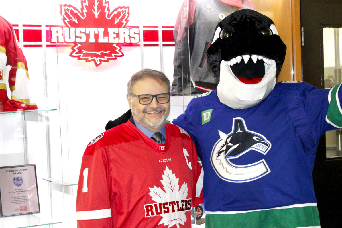 Maple Ridge Mayor Dan Ruimy posed with Fin, the Vancouver Canucks mascot, for a Kraft Hockeyville promotional video at Planet Ice. (Brandon Tucker/The News)
