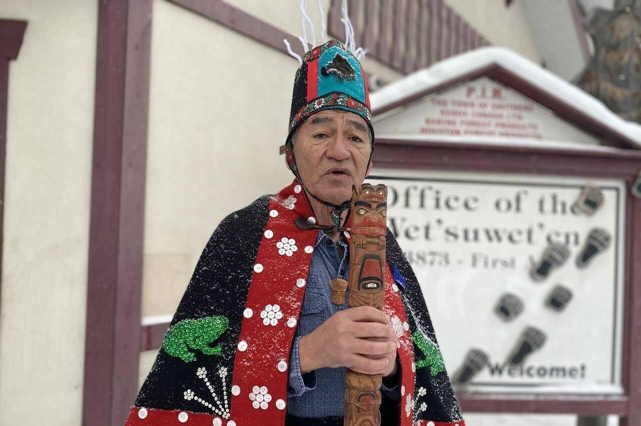 Na’moks, a spokesman for the Wet’suwet’en hereditary chiefs, holds a press conference in Smithers, B.C., Tuesday, Jan.7, 2020, on the one-year anniversary of RCMP enforcement of an injunction granted to Coastal GasLink. THE CANADIAN PRESS/Amy Smart