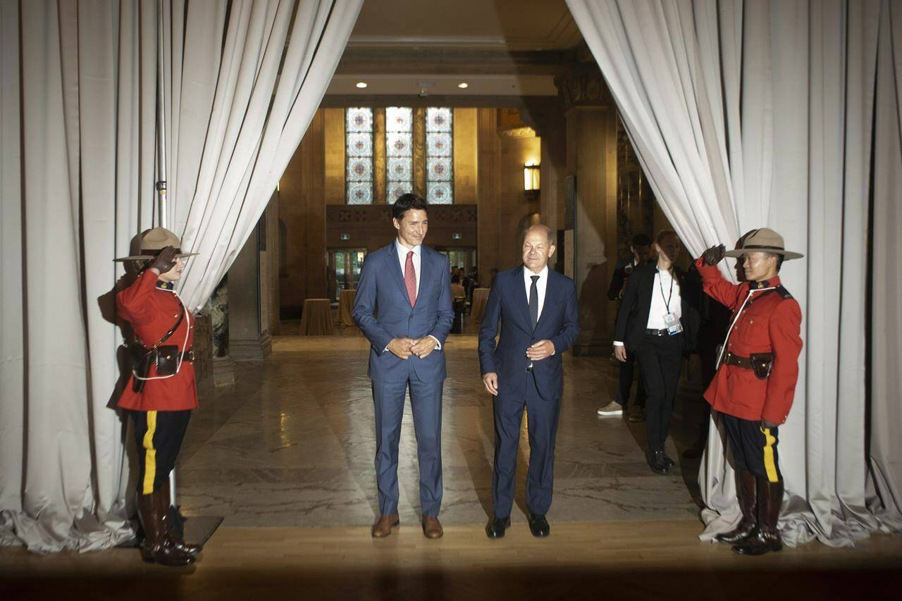 Prime Minister Justin Trudeau, left, and German Chancellor Olaf Scholz arrive for a dinner in Toronto on Monday, August 22, 2022. A new report suggests Canada should be doing more to make its abundant natural gas riches a key component of the world’s effort to move to a lower-carbon future. THE CANADIAN PRESS/Chris Young