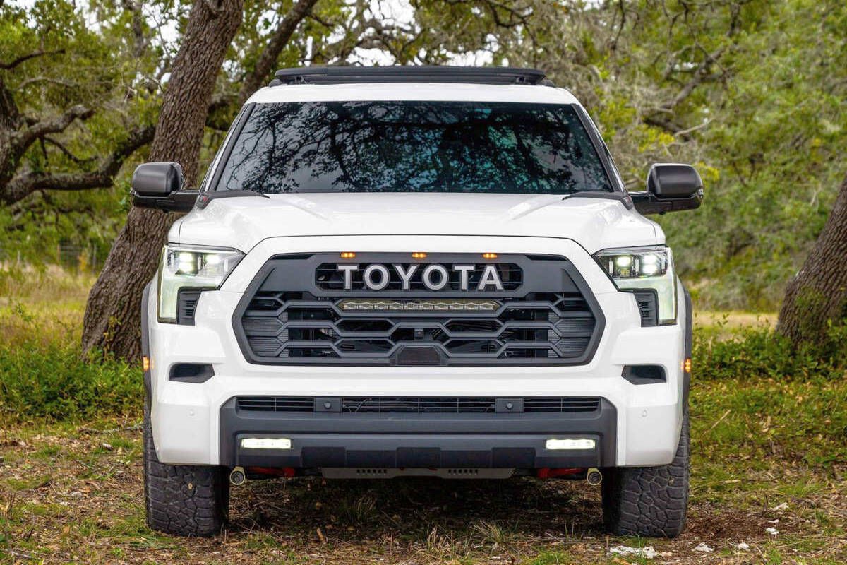 The Sequoia’s new bodywork is highlighted by a larger and aggressive-looking grille. It’s flanked by more prominent fenders with deep creases, which underscore the character-changing appearance. PHOTO: TOYOTA