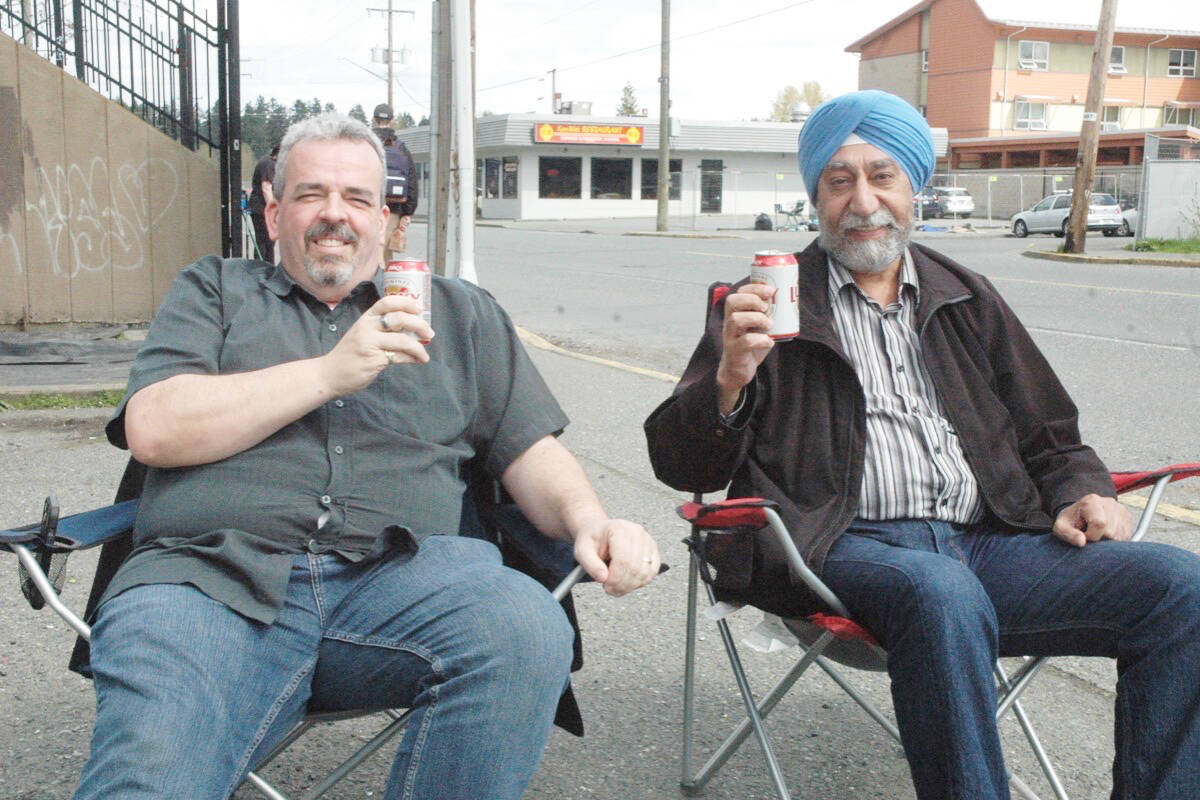 North Cowichan councillors Bruce Findlay and Tek Manhas spent several hours set up in front of Island Health’s Overdose Prevention Site on York Road drinking beer in public on April 25 to draw attention to their concerns that consuming hard drugs in public is no longer illegal. (Robert Barron/Citizen)