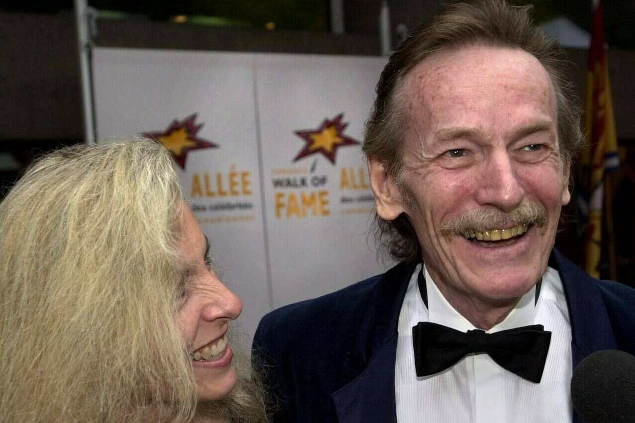 Gordon Lightfoot and his wife attended the induction ceremonies into the Walk of Fame as guests, Friday June, 1, 2001, in Toronto, Ontario. THE CANADIAN PRESS/ J.P. Moczulski