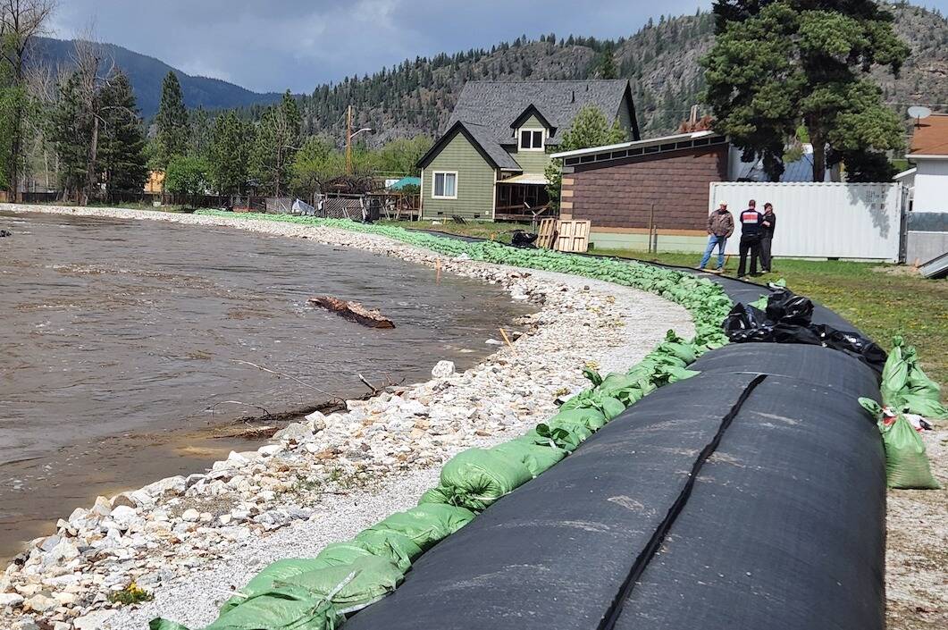 The South Ruckle Tiger Dam and sandbags were up on Sunday afternoon as the Kettle River started to recede. (Karen McKinley/Grand Forks Gazette)