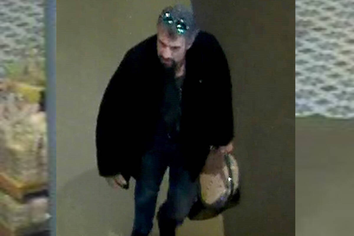 Greater Victoria Crime Stoppers and the Saanich Police Department are looking to ID a suspect after a wheel of Gouda was stolen. (Greater Victoria Crime Stoppers/Twitter)