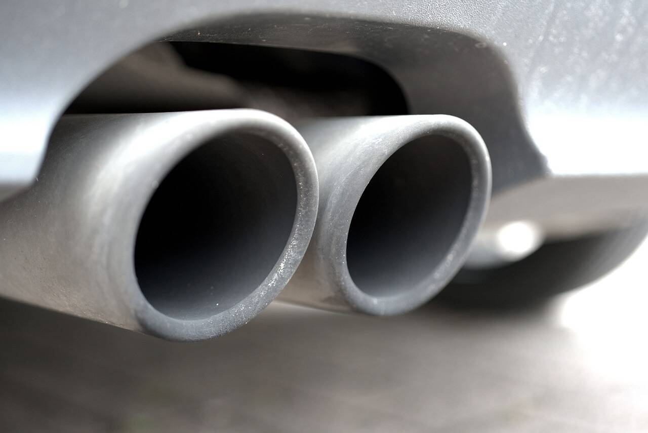 Catalytic converters located on the exhaust pipe are made from valuable metals making them the target for theft (image by Andreas Lischka from Pixabay)