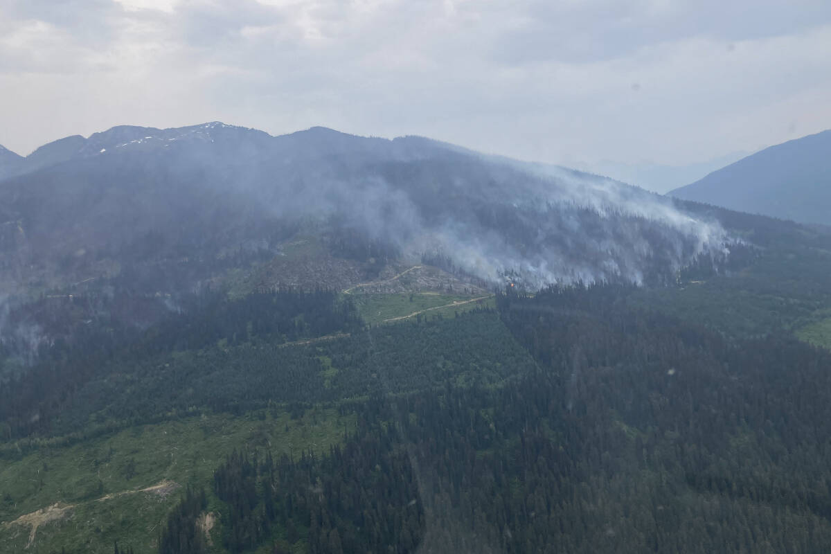 A photo of the Soards Creek Wildfire from helicopter. (BC Wildfire Service)