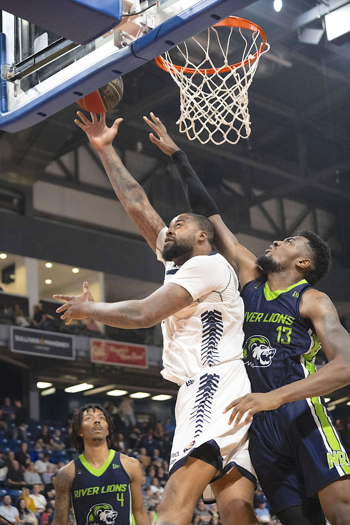 Bandits big man Nick Ward played bully ball in the paint against the CEBL’s reigning defensive player of the year EJ Onu on his way to 25 points, nine rebounds, three assists and two blocks and a win Saturday against the Niagara Lions. (Vancouver Bandits/Special to Langley Advance Times)