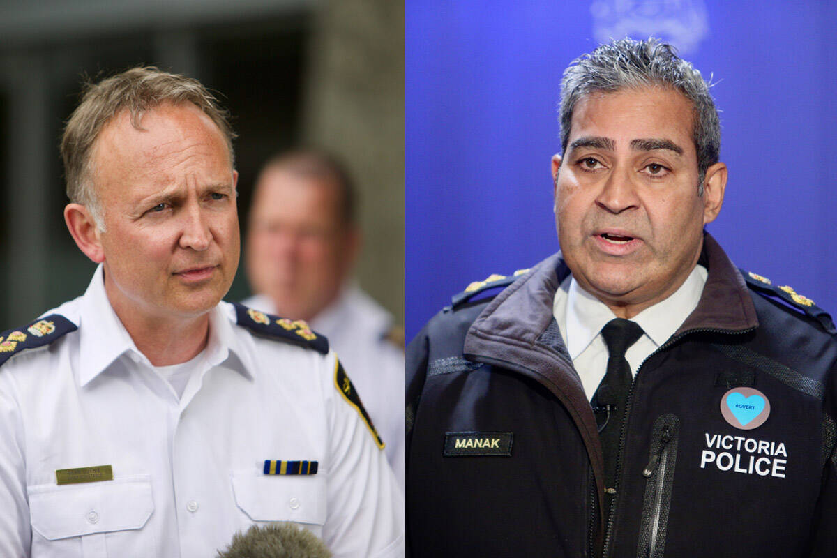 Members of the Victoria and Saanich police departments accessed the personal information of a local critic while using a police database without the authority to do so. Pictured are Saanich police Chief Dean Duthie (left) and Victoria police Chief Del Manak. (Black Press Media file photo)