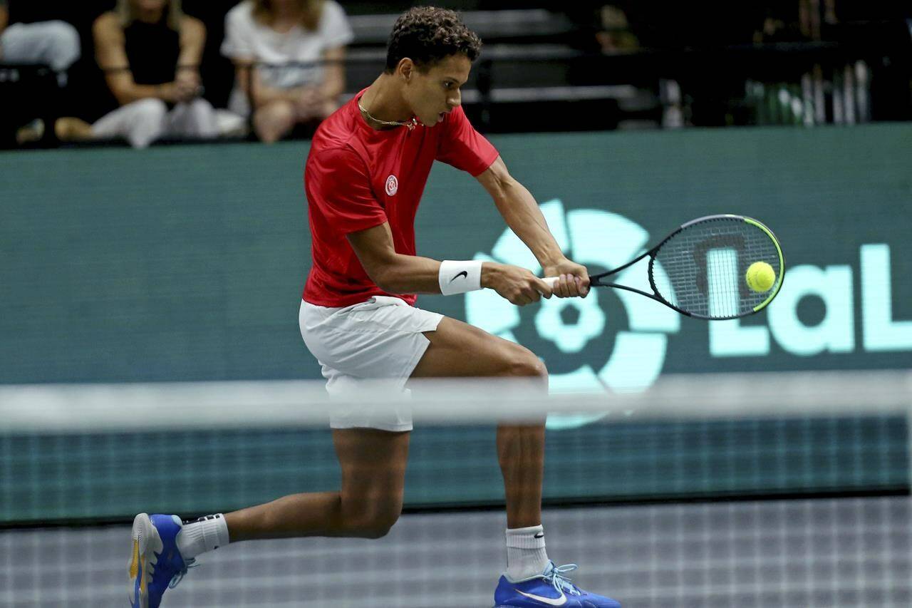 Canada’s Gabriel Diallo returns the ball during the group B Davis Cup match against Serbia’s Laslo Djere in Valencia, eastern Spain, Saturday, Sept. 17, 2022. (AP Photo/Alberto Saiz)