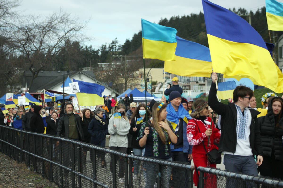 Hundreds turned out to the ‘Peace Walk for Ukraine’ in White Rock on April 2, 2022 organized by the Peninsula Ukrainian community with assistance from White Rock Rotary Club. The club and Rotary District 5050 are now partnering with the Veterans Transition Program at UBC to give ongoing help to Ukrainians in the homeland suffering psychological scars of war. (File photo)